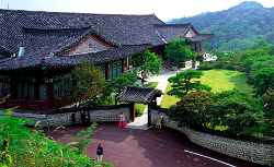 Erster Einblick in den Samcheonggak Komplex. Samcheonggak Kunsthalle und Restaurant