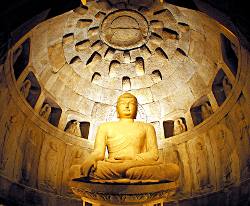Die künstliche Grotte mit Buddhastatue wurde in der Silla Dynastie erbaut. Buddha in der Seokguram Grotte, Südkorea