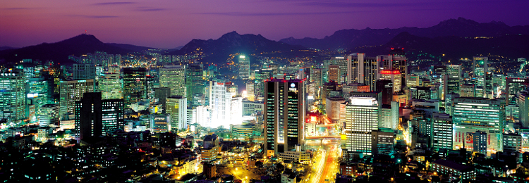Ausblick auf die malerische Skyline von Seoul bei Nacht. Seoul bei Nacht, Südkoreas Hauptstadt