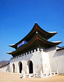 Der Gyeongbok-Palast ist der größte und prächtigste Palast in Seoul. Gyeongbok-Palast in Seoul